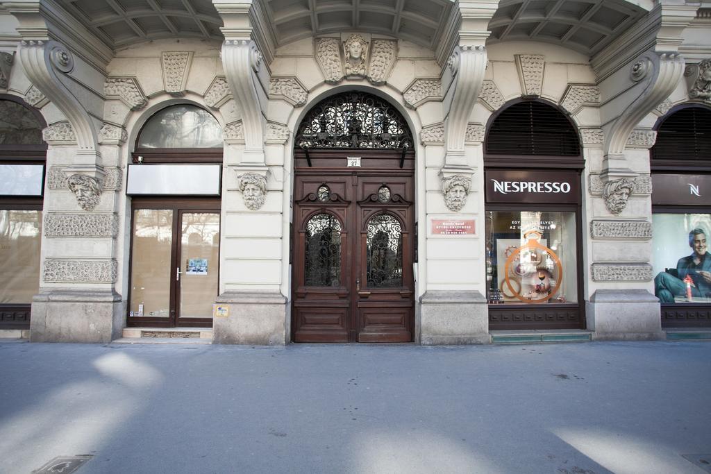 Agora Apartment Budapest Exteriör bild