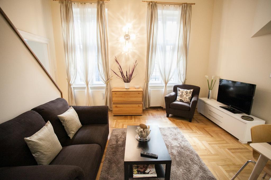 Agora Apartment Budapest Exteriör bild