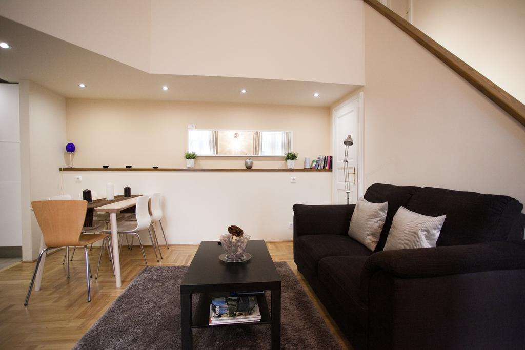 Agora Apartment Budapest Exteriör bild