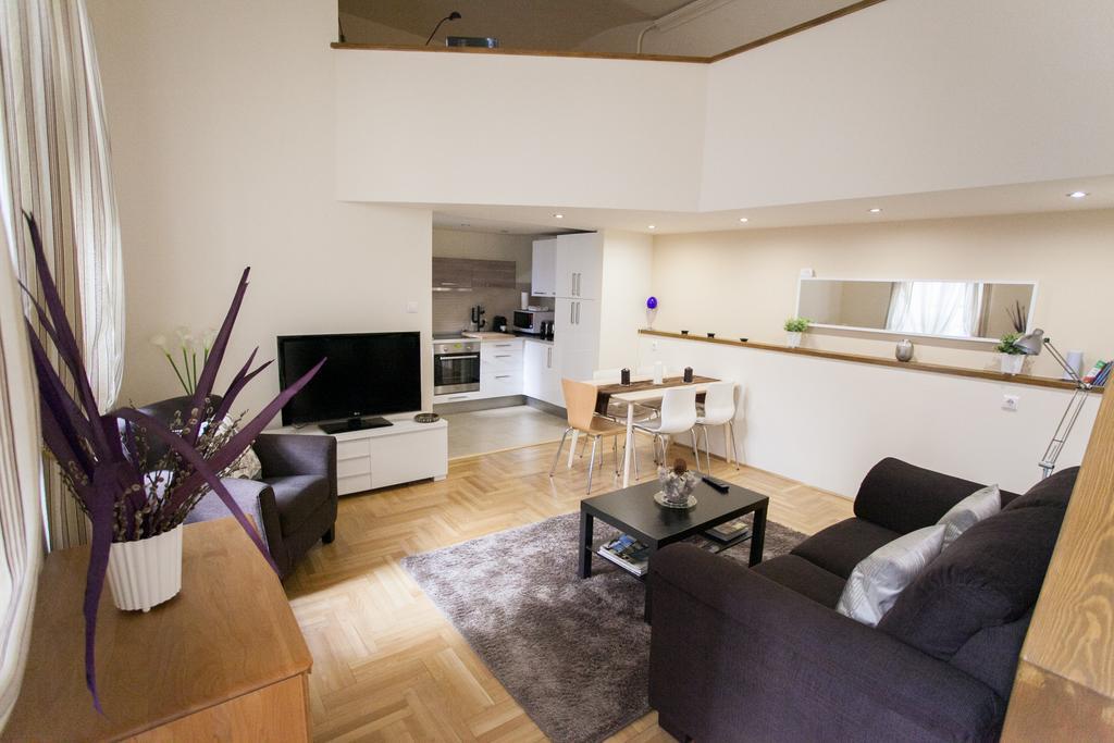 Agora Apartment Budapest Exteriör bild