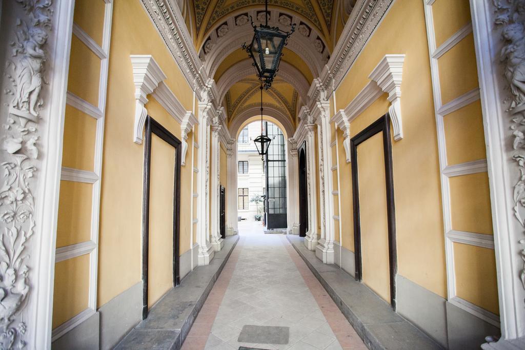 Agora Apartment Budapest Exteriör bild