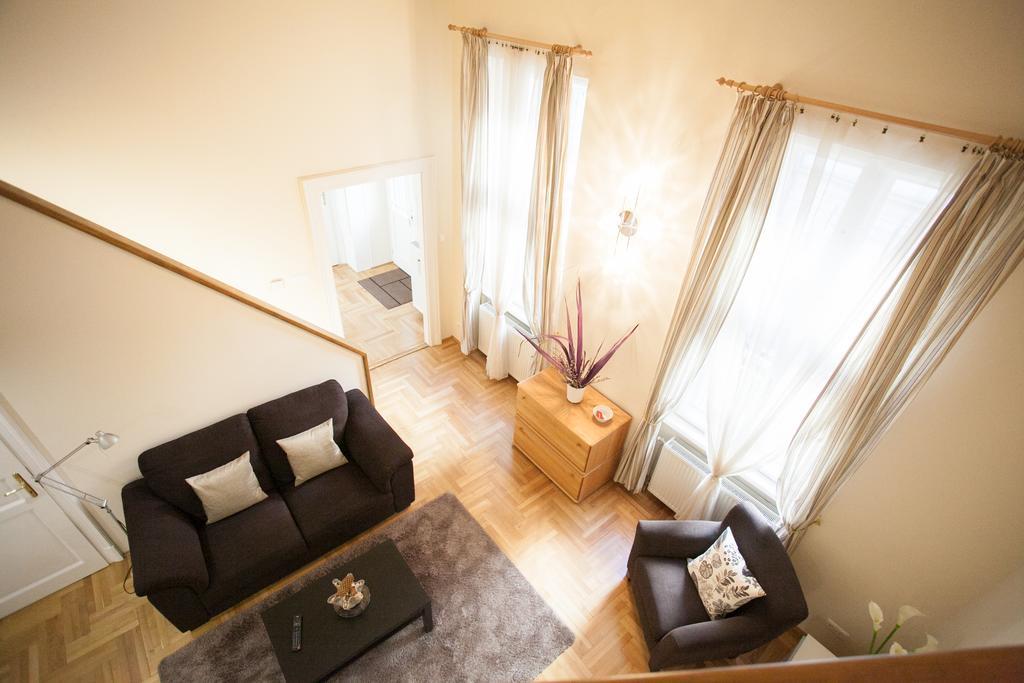 Agora Apartment Budapest Exteriör bild