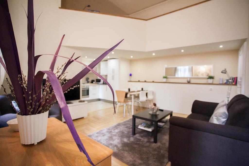 Agora Apartment Budapest Exteriör bild