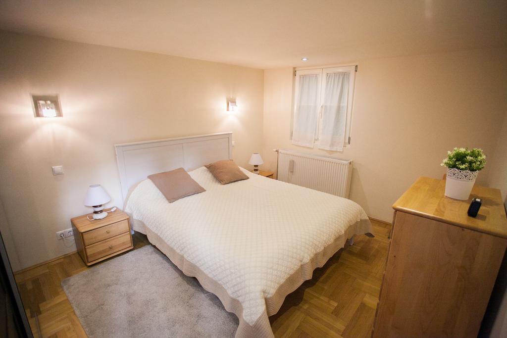 Agora Apartment Budapest Exteriör bild