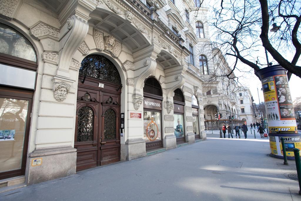 Agora Apartment Budapest Exteriör bild